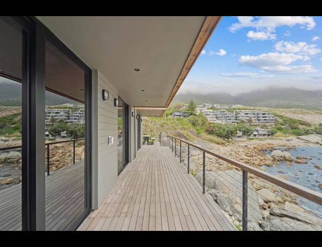 5 BEDROOM HOUSE FOR SALE IN BANTRY BAY